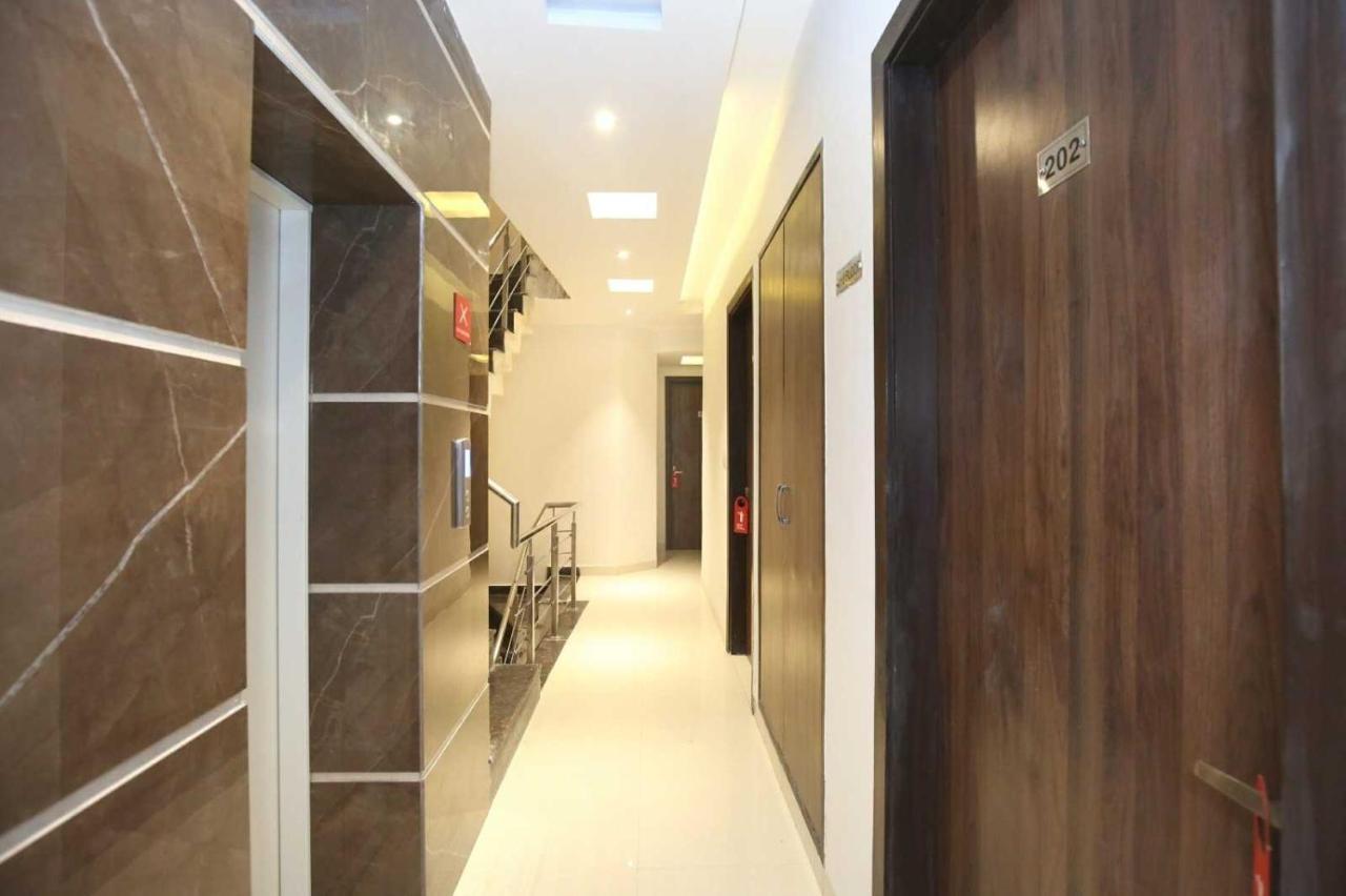 Hotel O Grand Star Amritsar Bagian luar foto