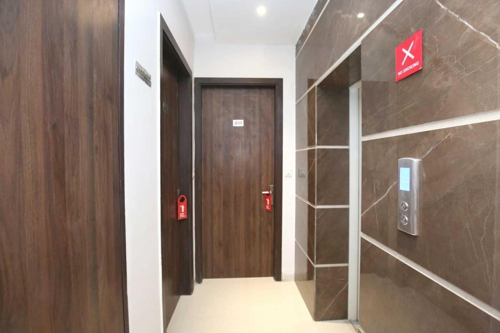 Hotel O Grand Star Amritsar Bagian luar foto