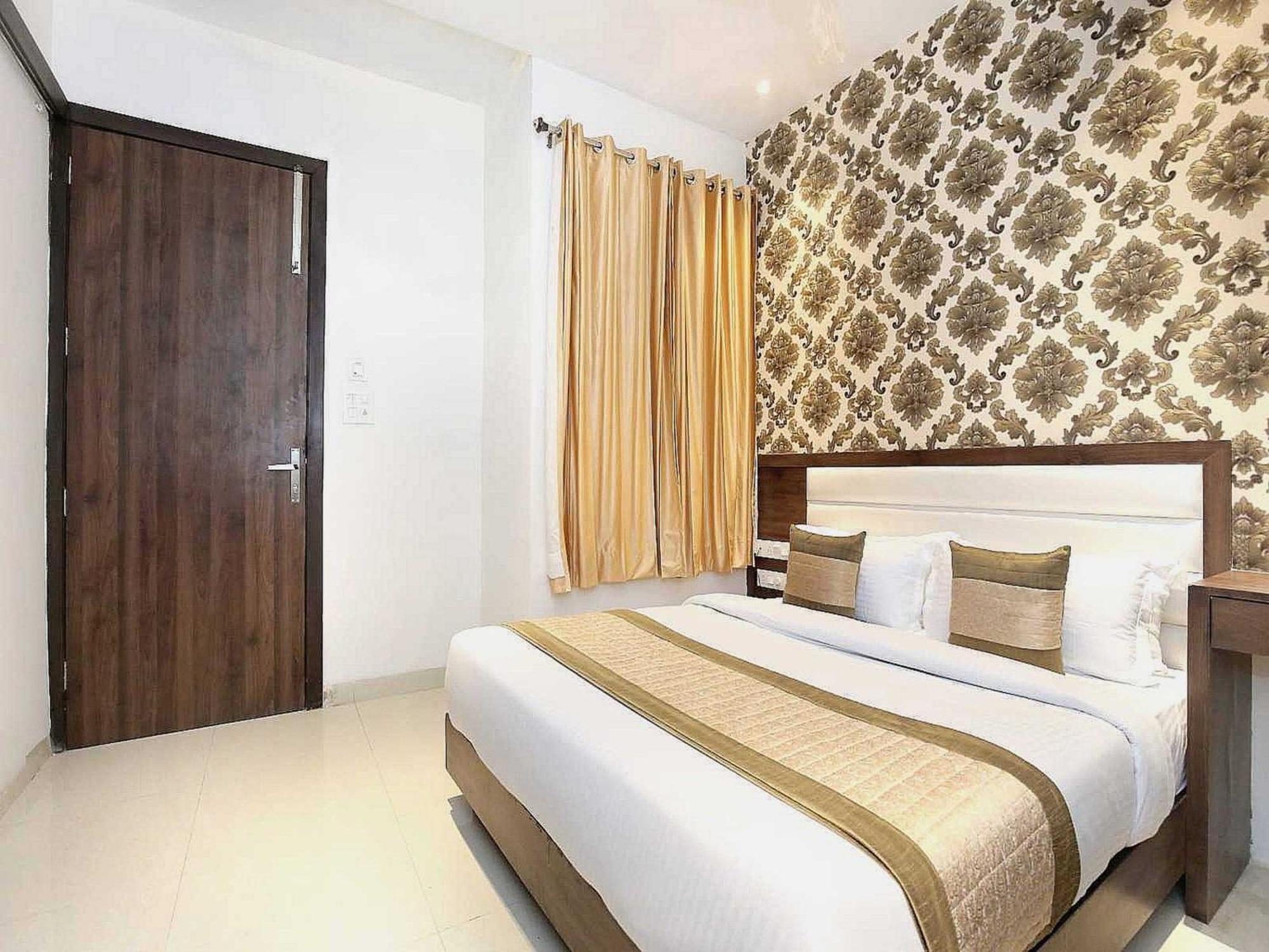 Hotel O Grand Star Amritsar Bagian luar foto