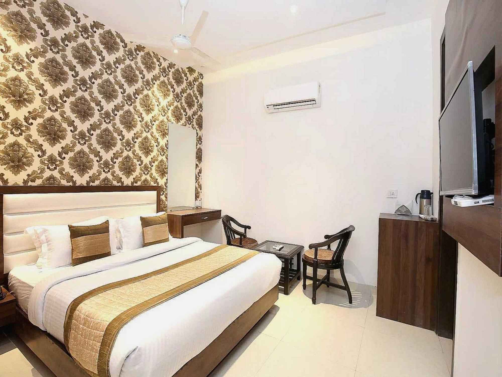 Hotel O Grand Star Amritsar Bagian luar foto