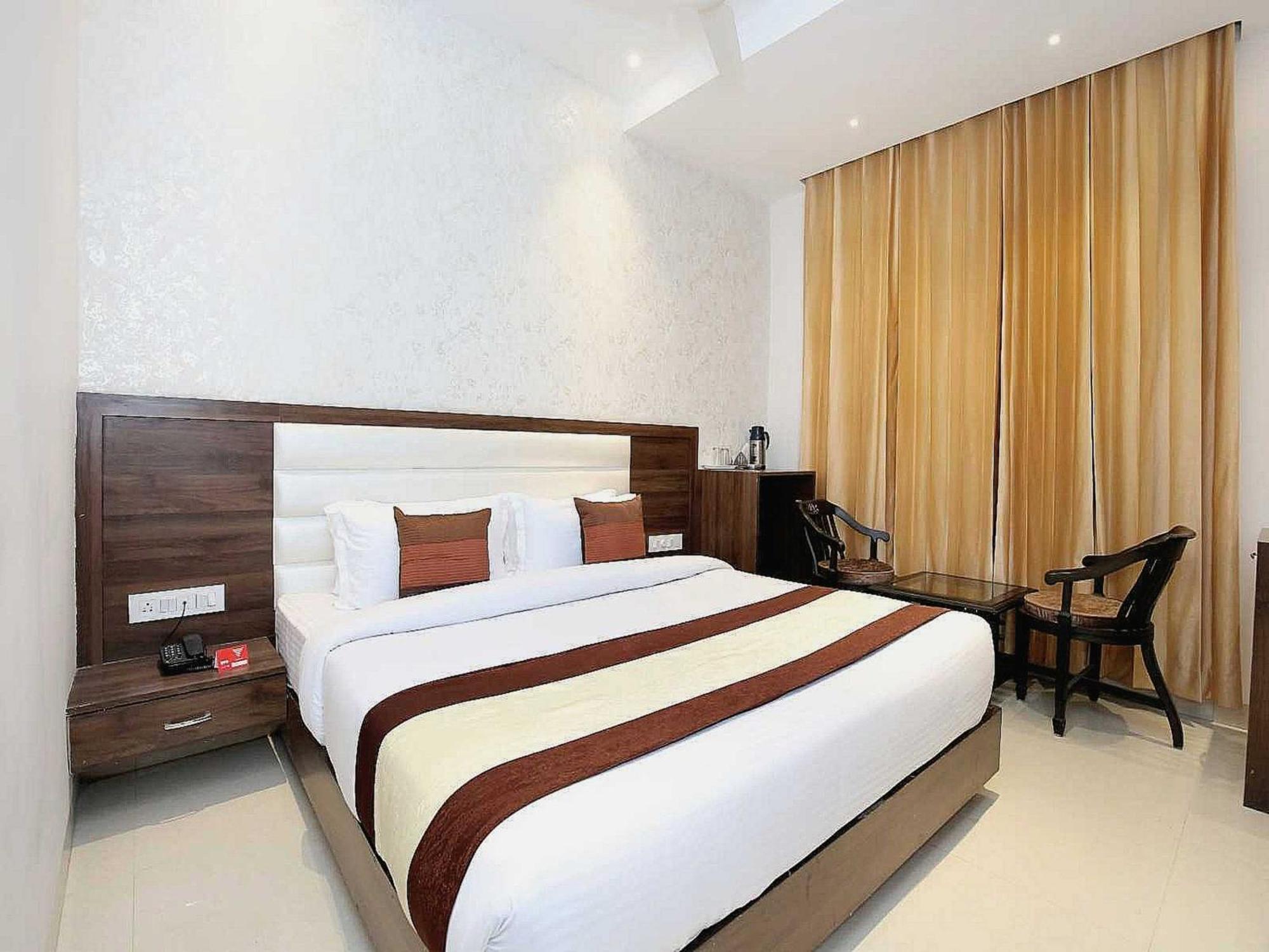 Hotel O Grand Star Amritsar Bagian luar foto